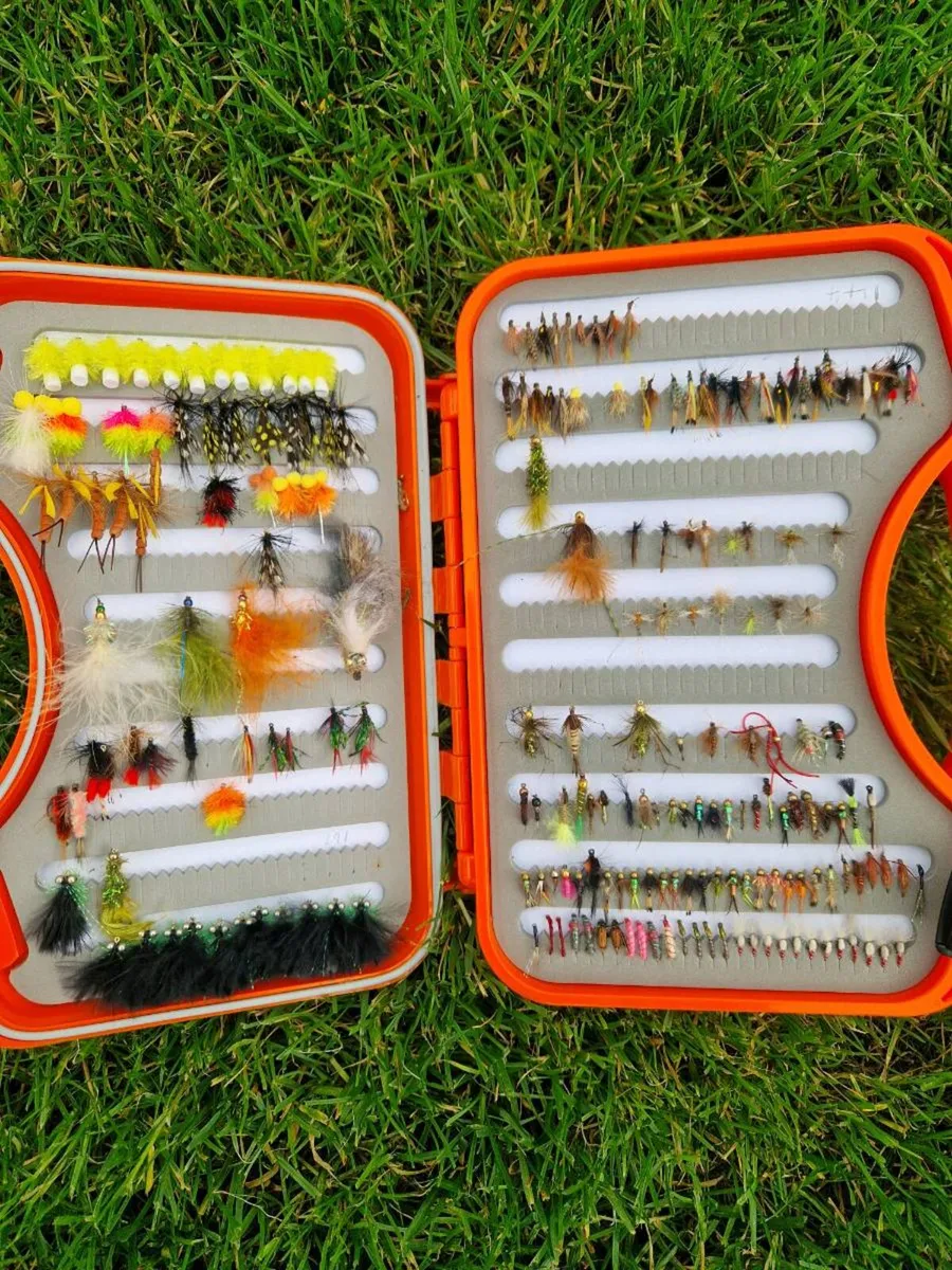 Sonik sklite 9'#4 fly rod with 486 flies and gear - Image 4