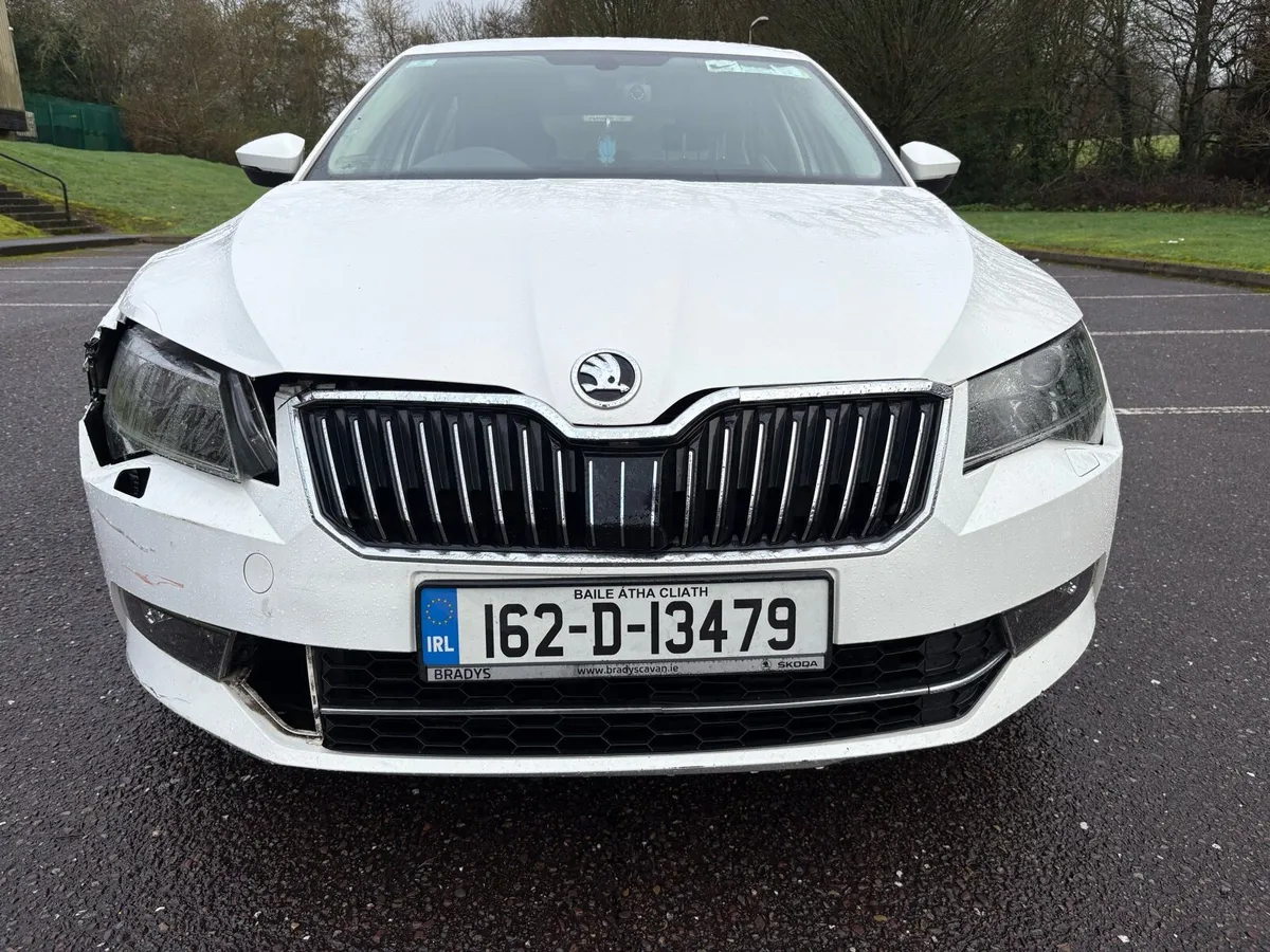 Skoda Superb Damaged Repairable - Image 1