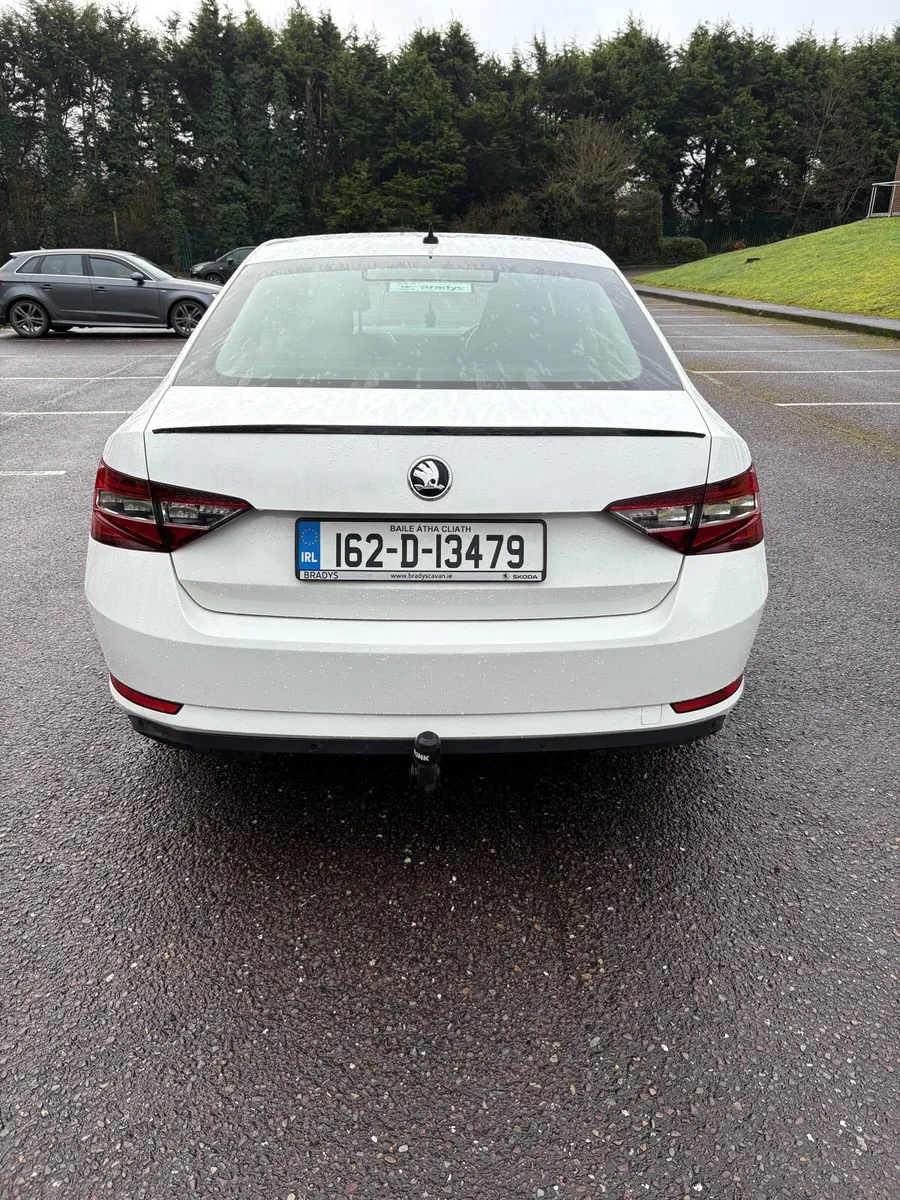 Skoda Superb Damaged Repairable - Image 2