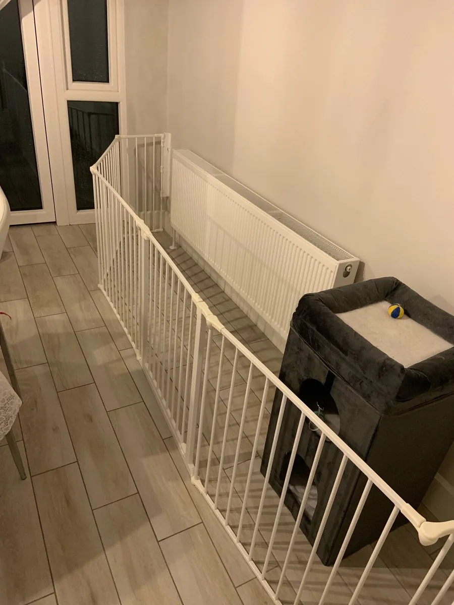 Child gate 6 pieces long wall mounted - Image 1