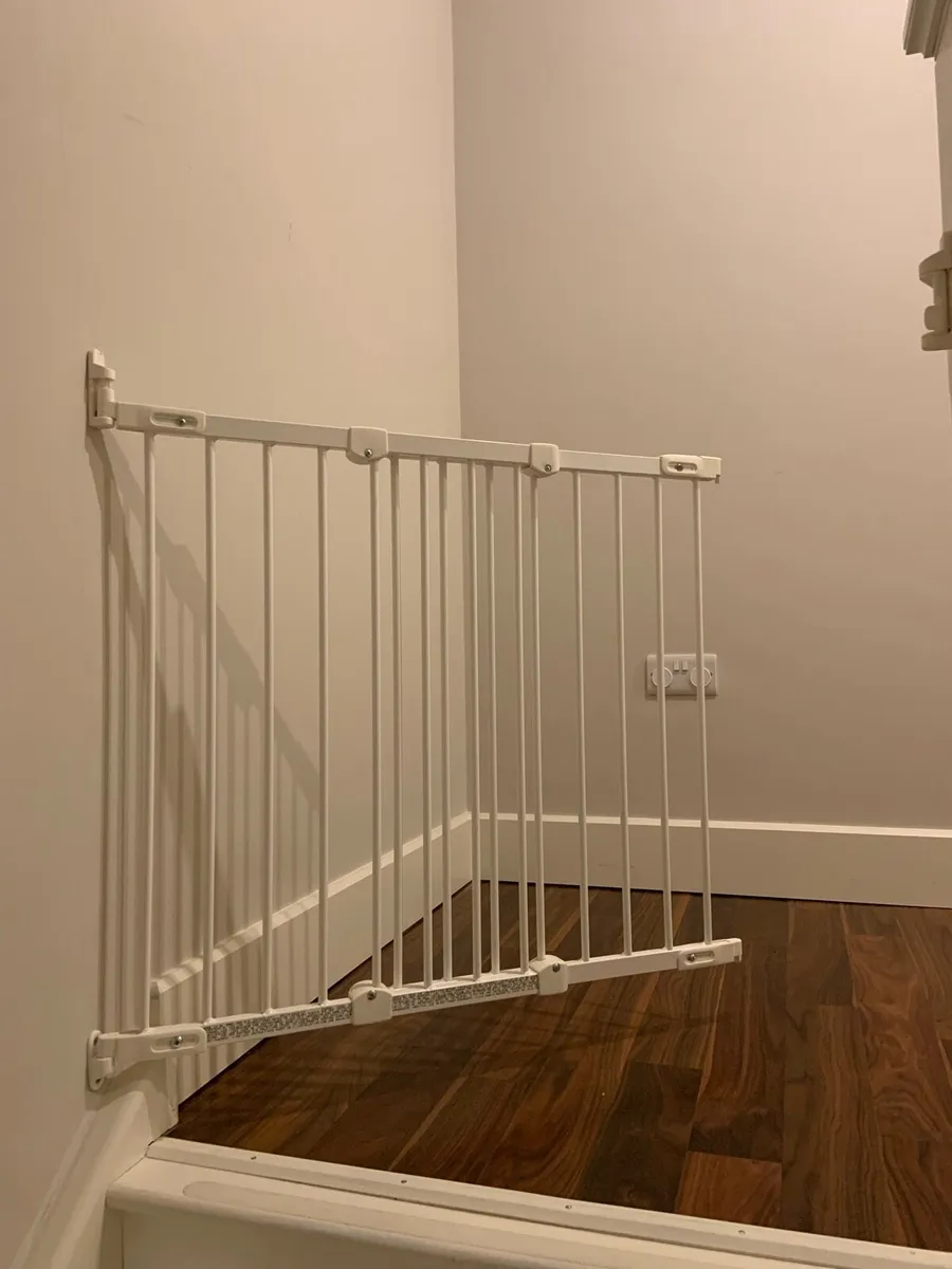 2x child gate for stairs adjustable length - Image 1