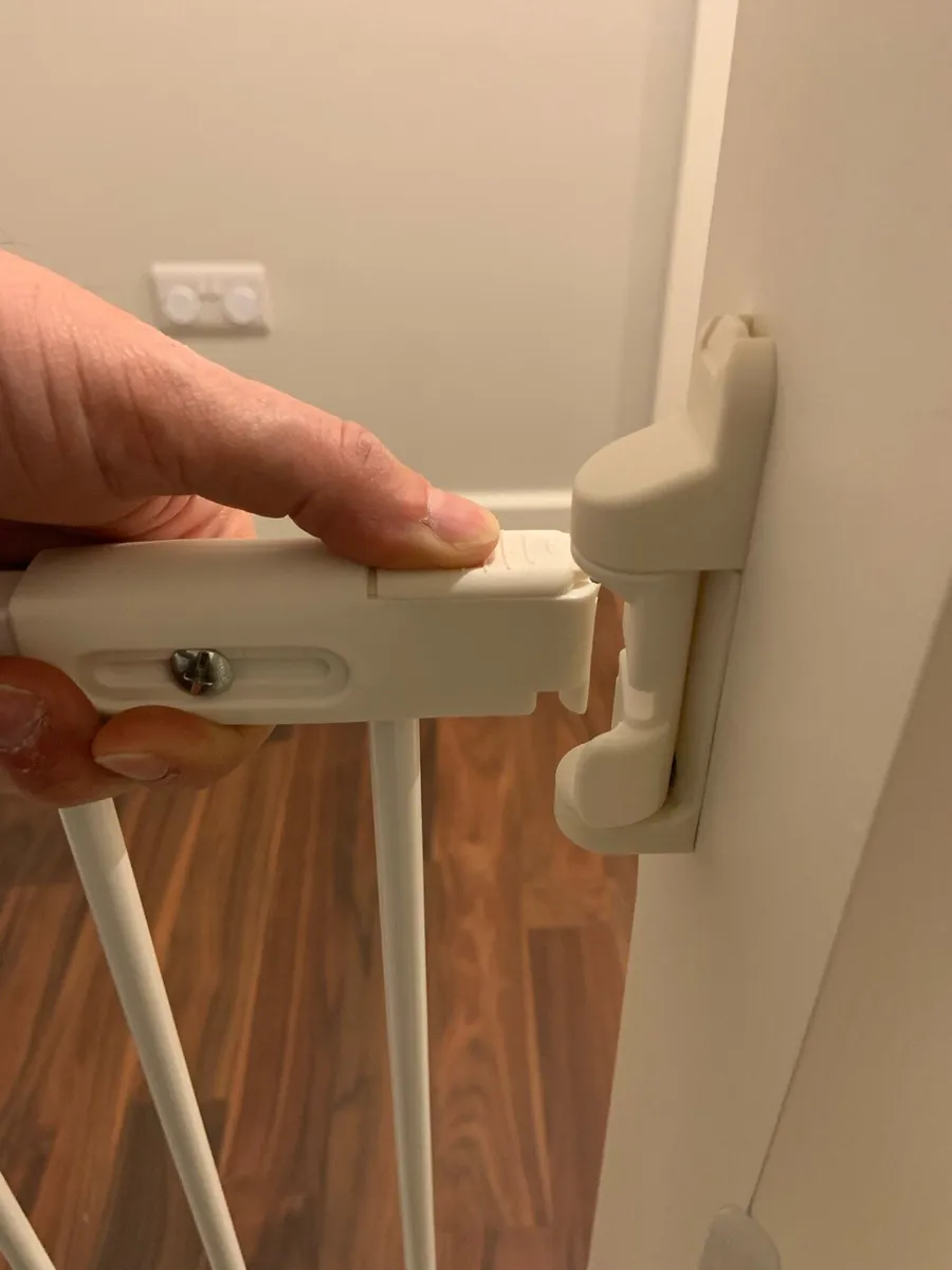 2x child gate for stairs adjustable length - Image 2