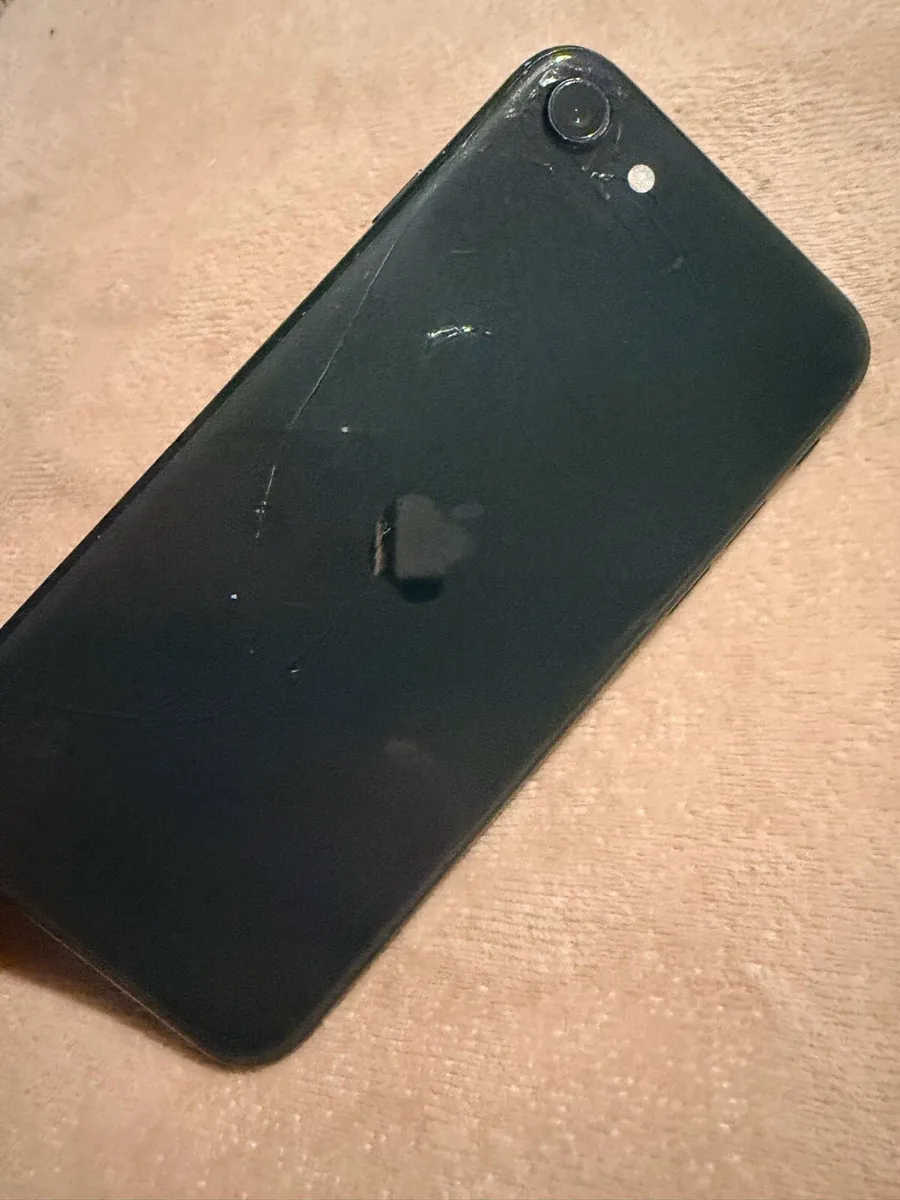 iPhone SE (2020) – Unlocked - Image 3