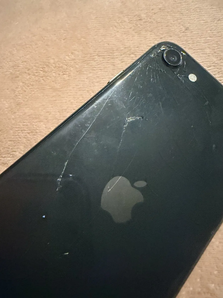 iPhone SE (2020) – Unlocked - Image 4