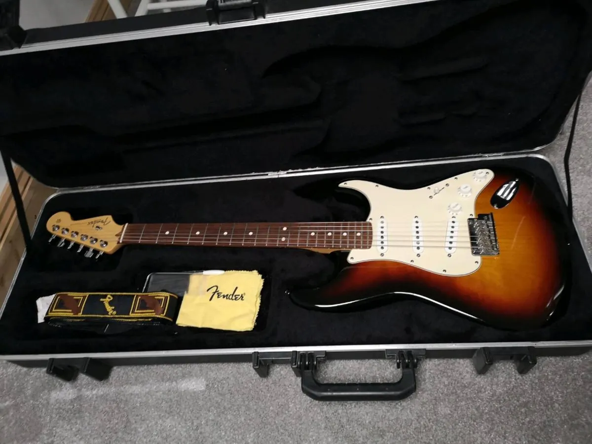 Fender USA Strat 2008 - Image 2