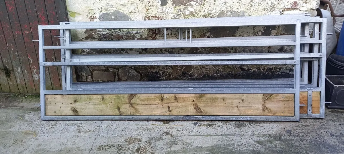 sheep/calf feed barriers and mobile feeders - Image 1