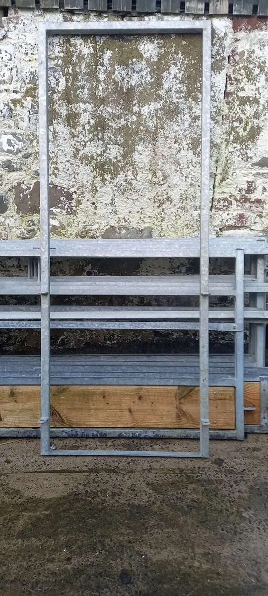 sheep/calf feed barriers and mobile feeders - Image 2