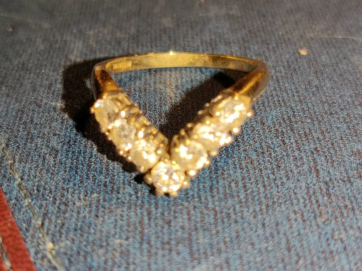 GLITTERY WISHBONE, 9CT THICK Yellow Gold Huge Ring - Image 1