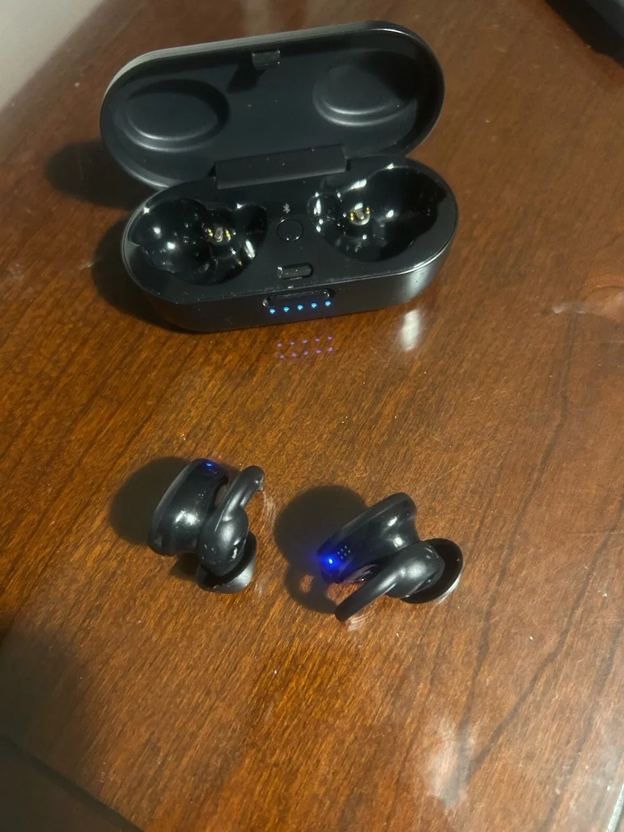 Bose earbuds - Image 2