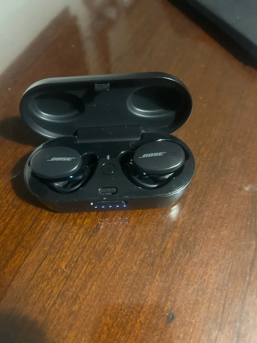 Bose earbuds - Image 1