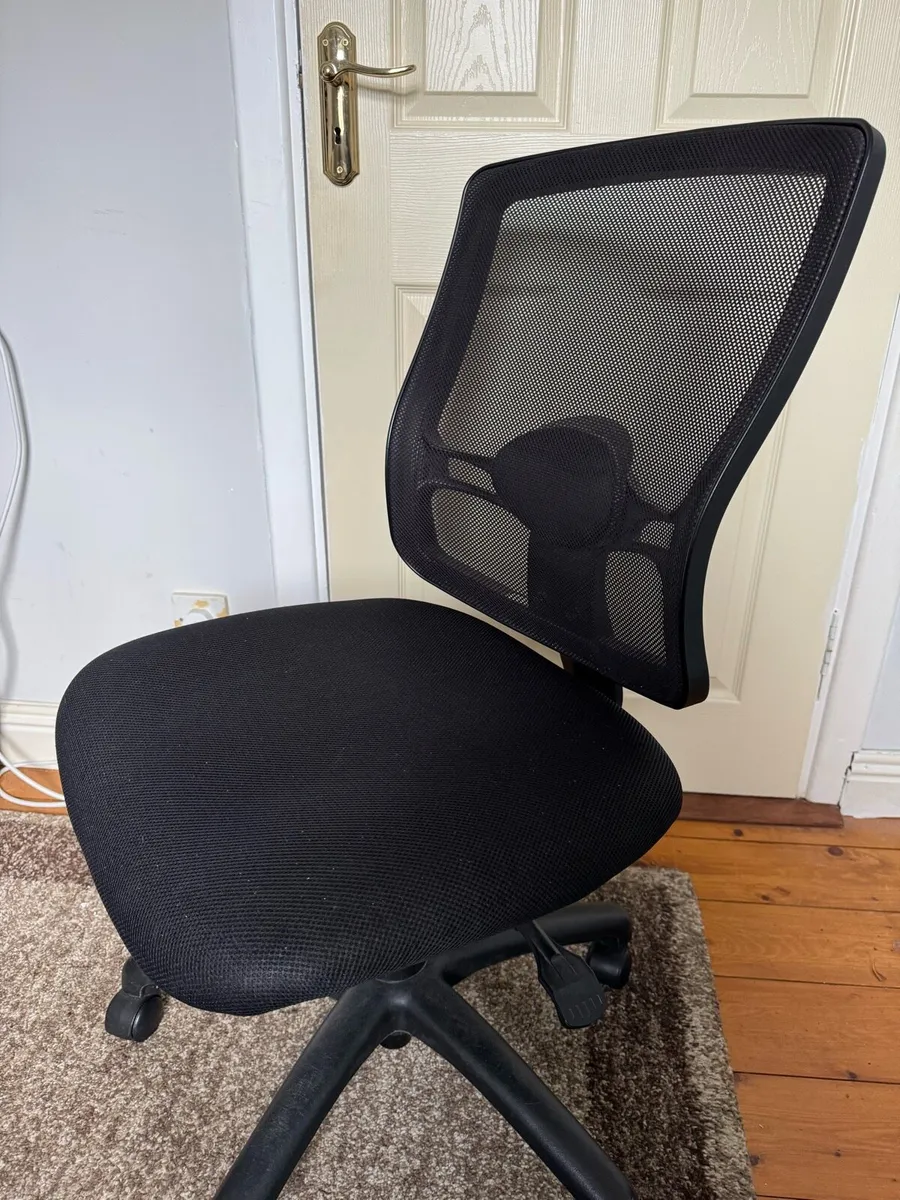 Office chair - Image 1