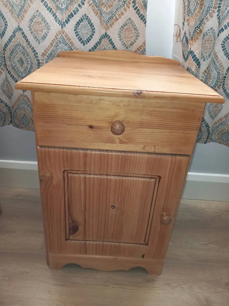 Pine lockers - Image 2