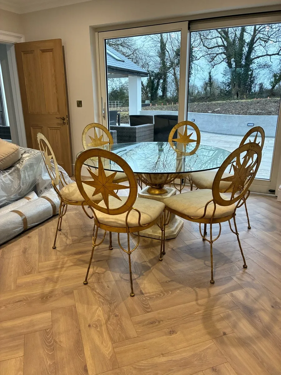 Dining table - Image 1