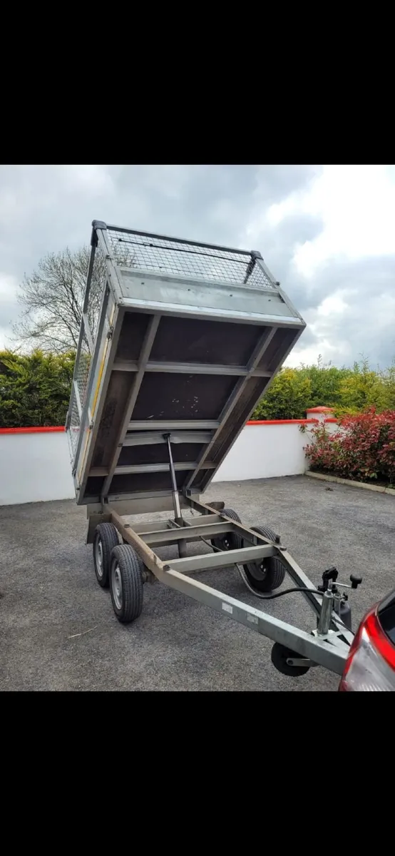 Twin axel hand pump tipper trailer - Image 1