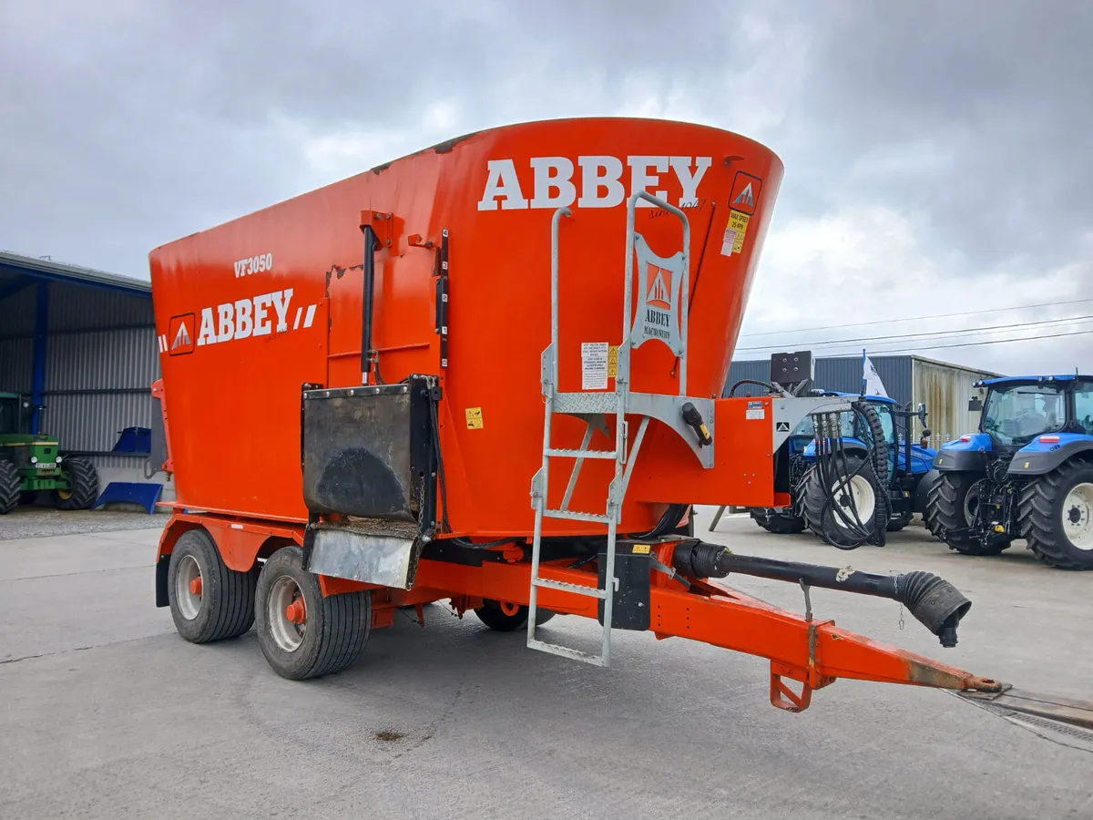 Abbey Tub Feeder - Image 1
