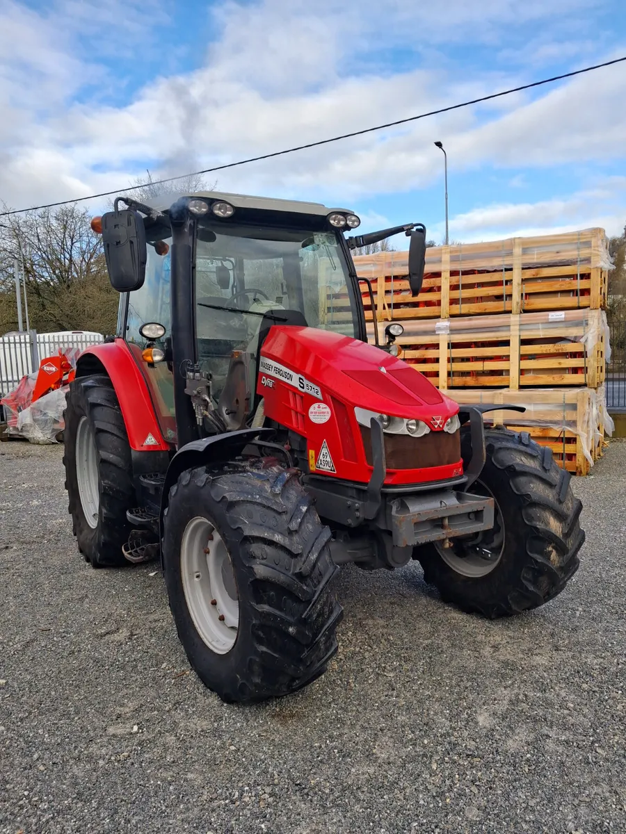 Massey Ferguson 5712 - Image 2