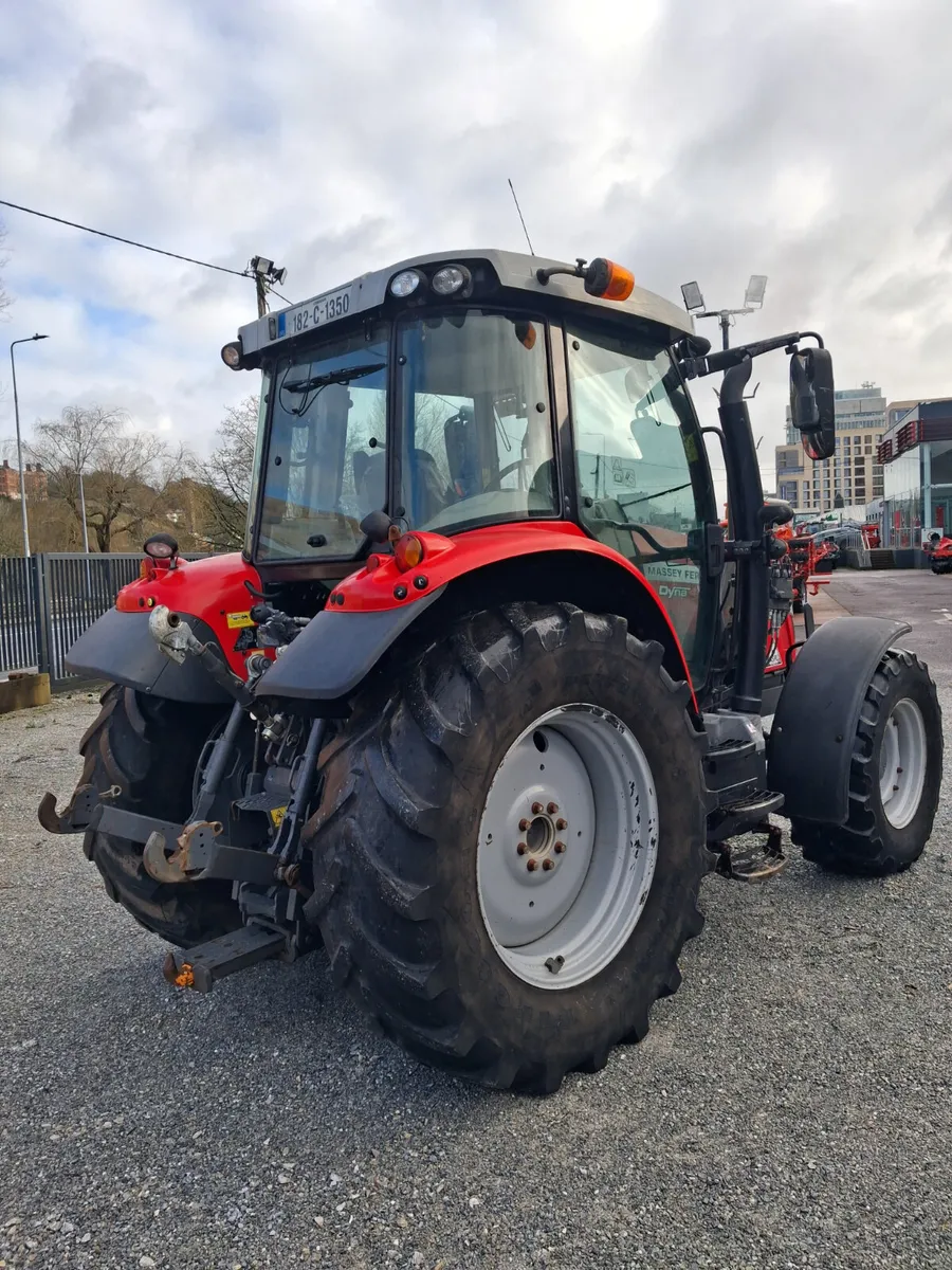 Massey Ferguson 5712 - Image 3