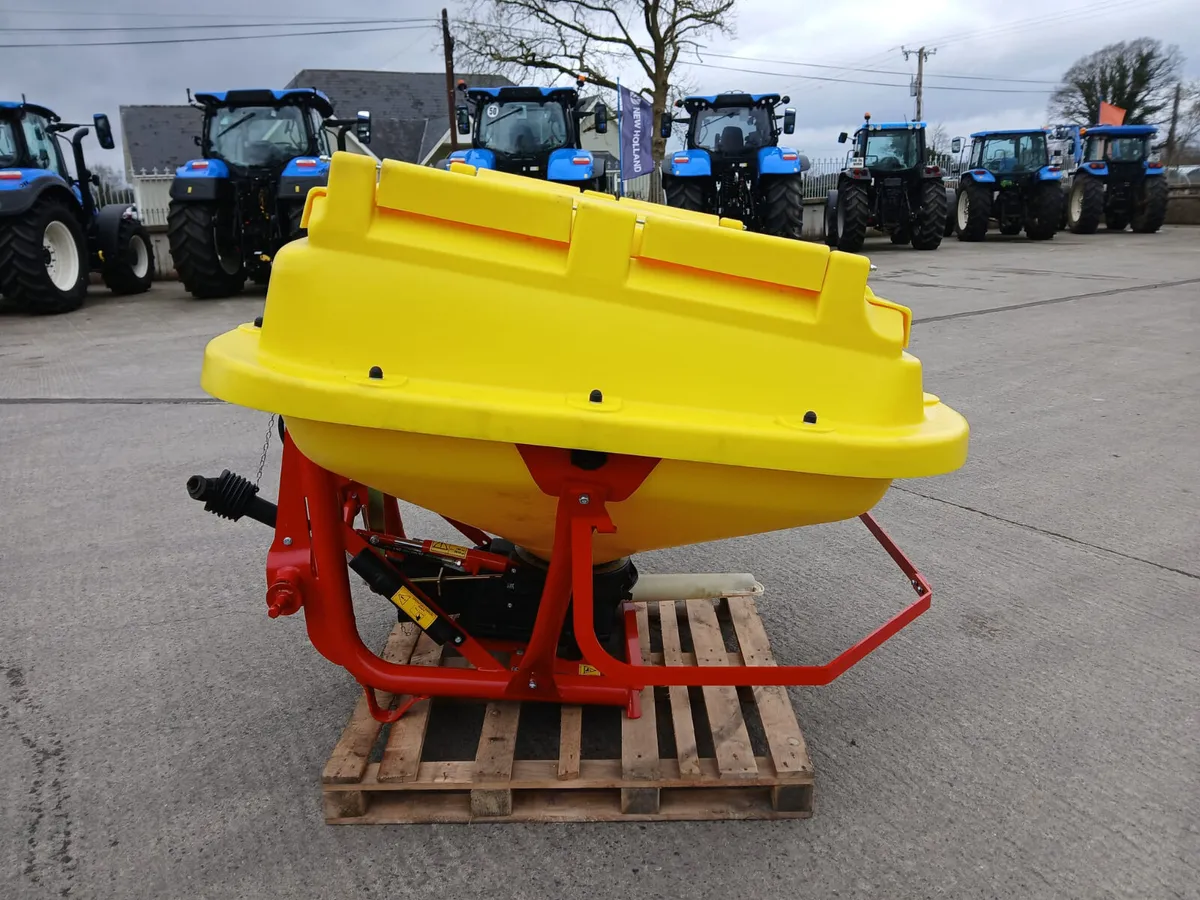Abbey Fertilizer Spreader - Image 4