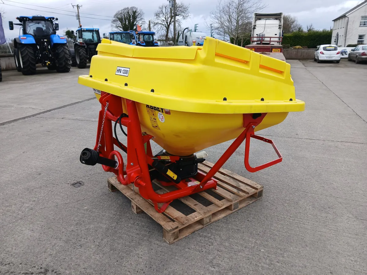 Abbey Fertilizer Spreader - Image 3