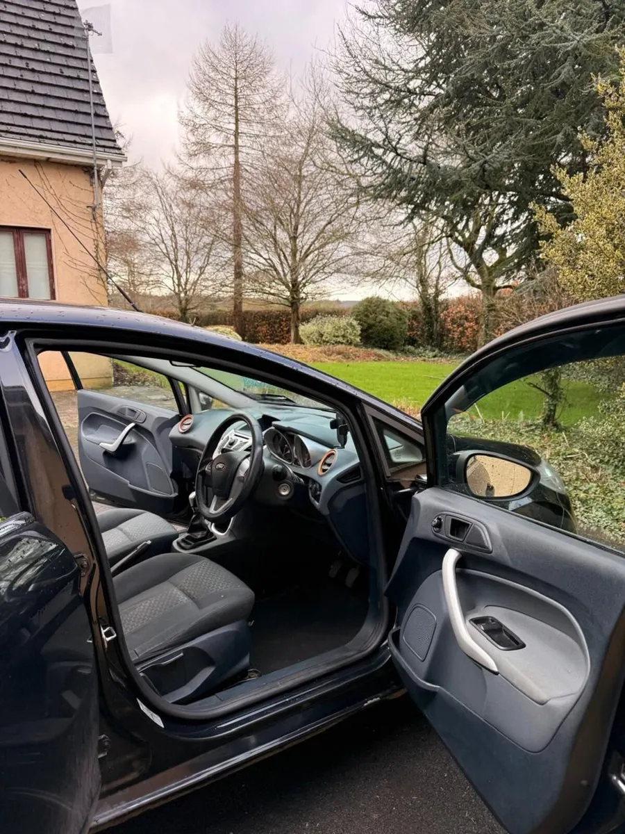 Ford Fiesta 2009 - Image 2