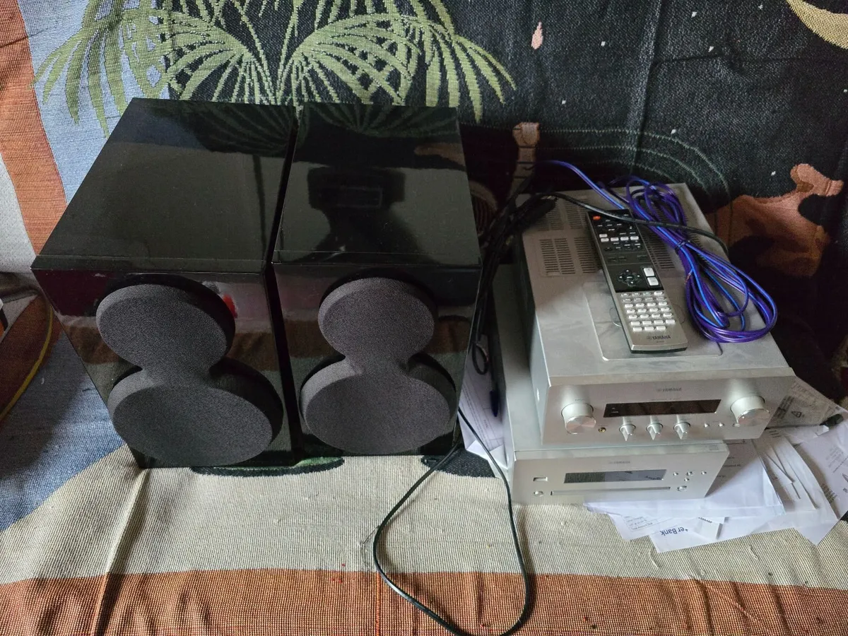 Yamaha  Pianoblack HiFi audio center. - Image 1
