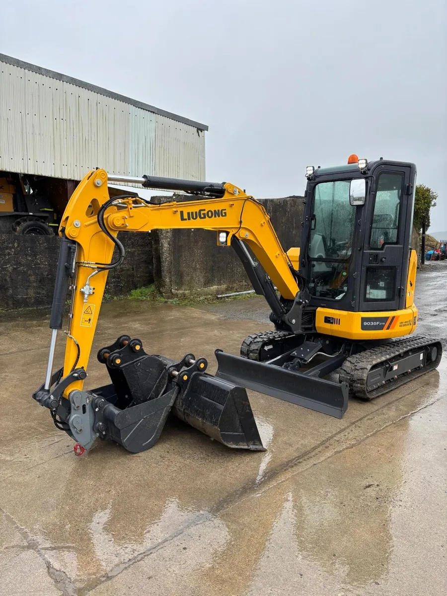 Mini digger - Image 1