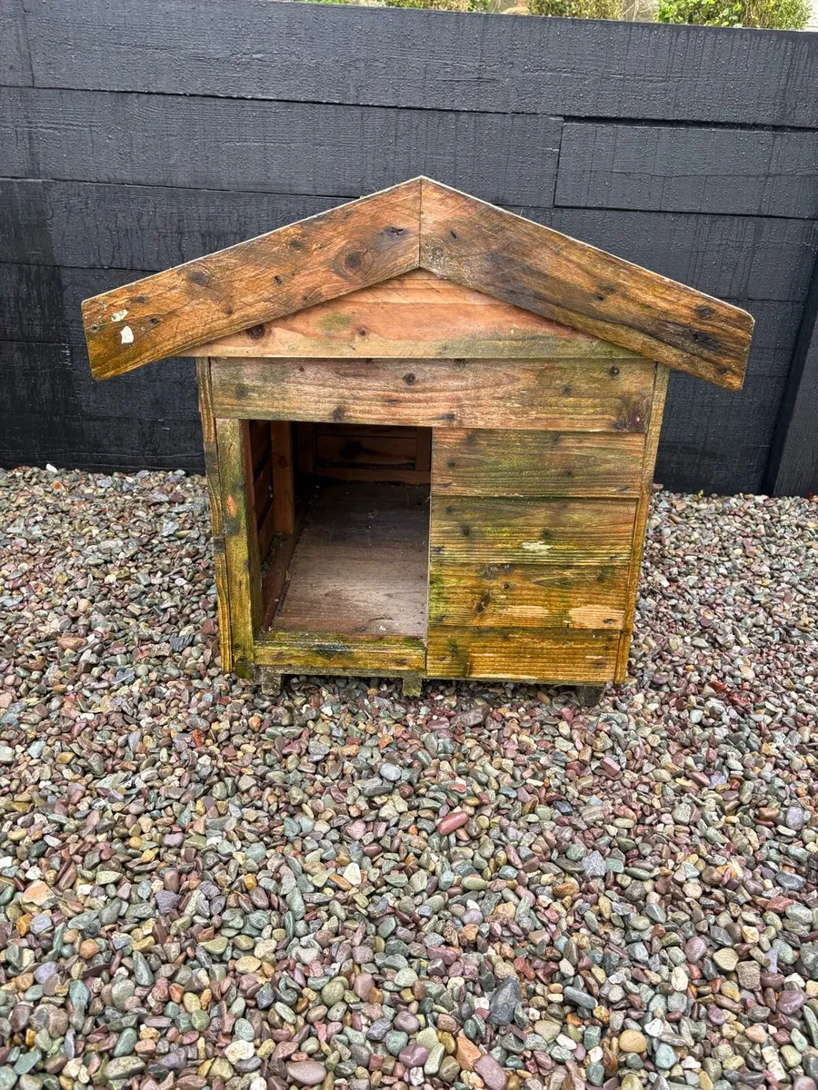 Dog house - Image 1