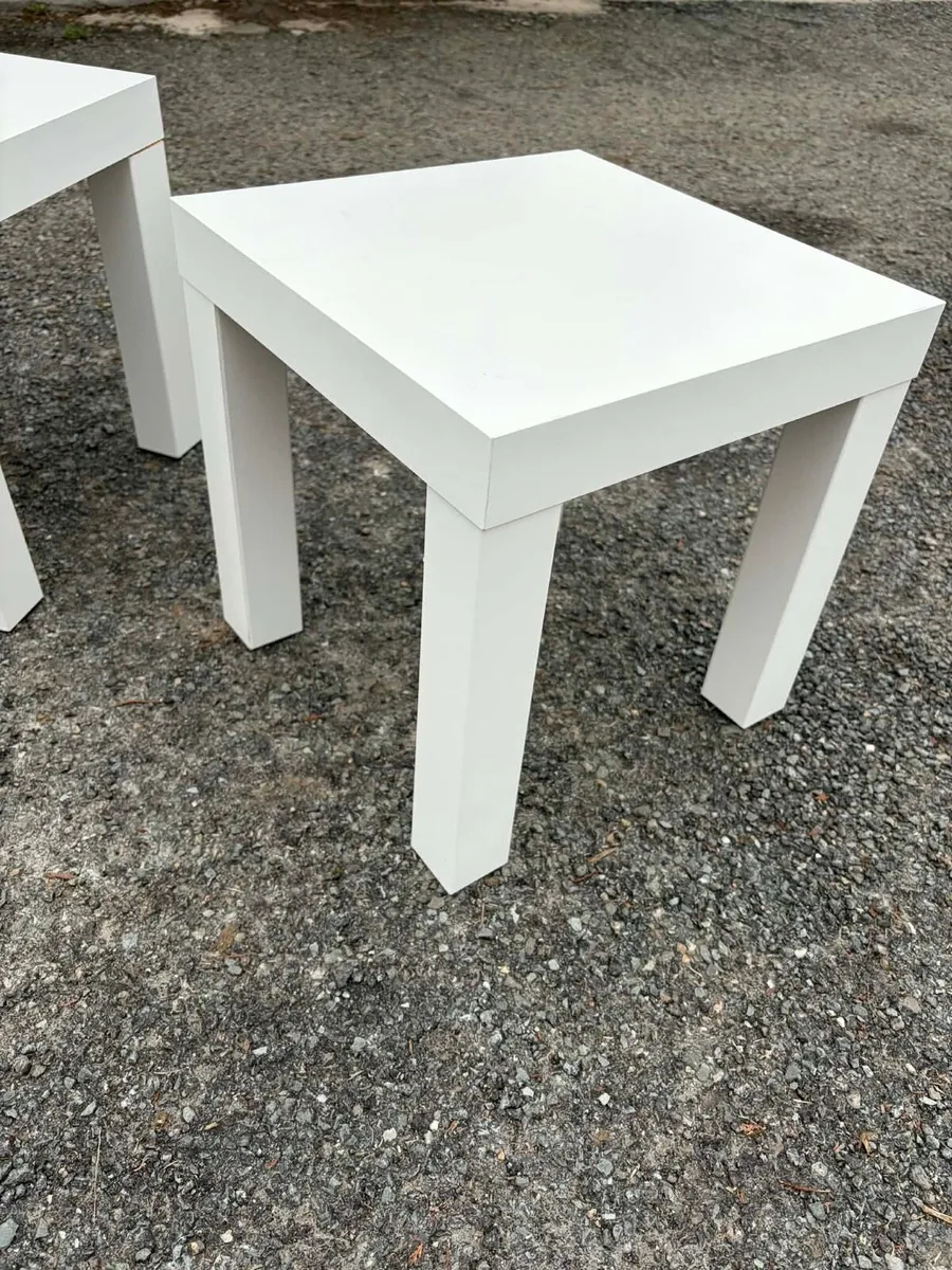 4 white small side tables - Image 3
