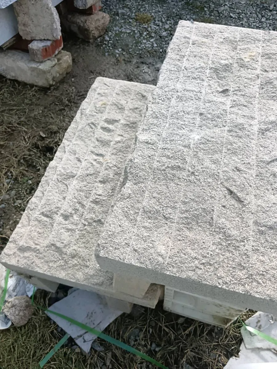 Granite and sand stone kerb pillar caps and wall - Image 4