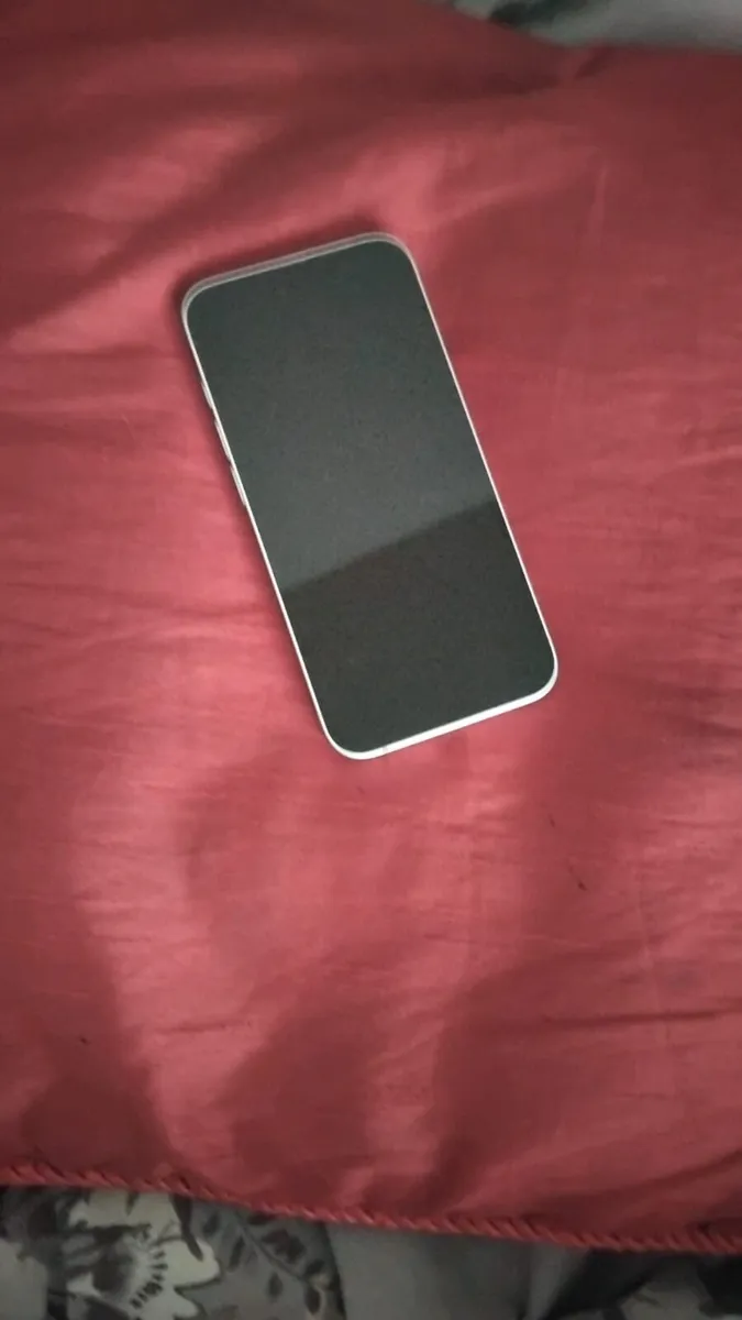 iPhone 16E - Image 2