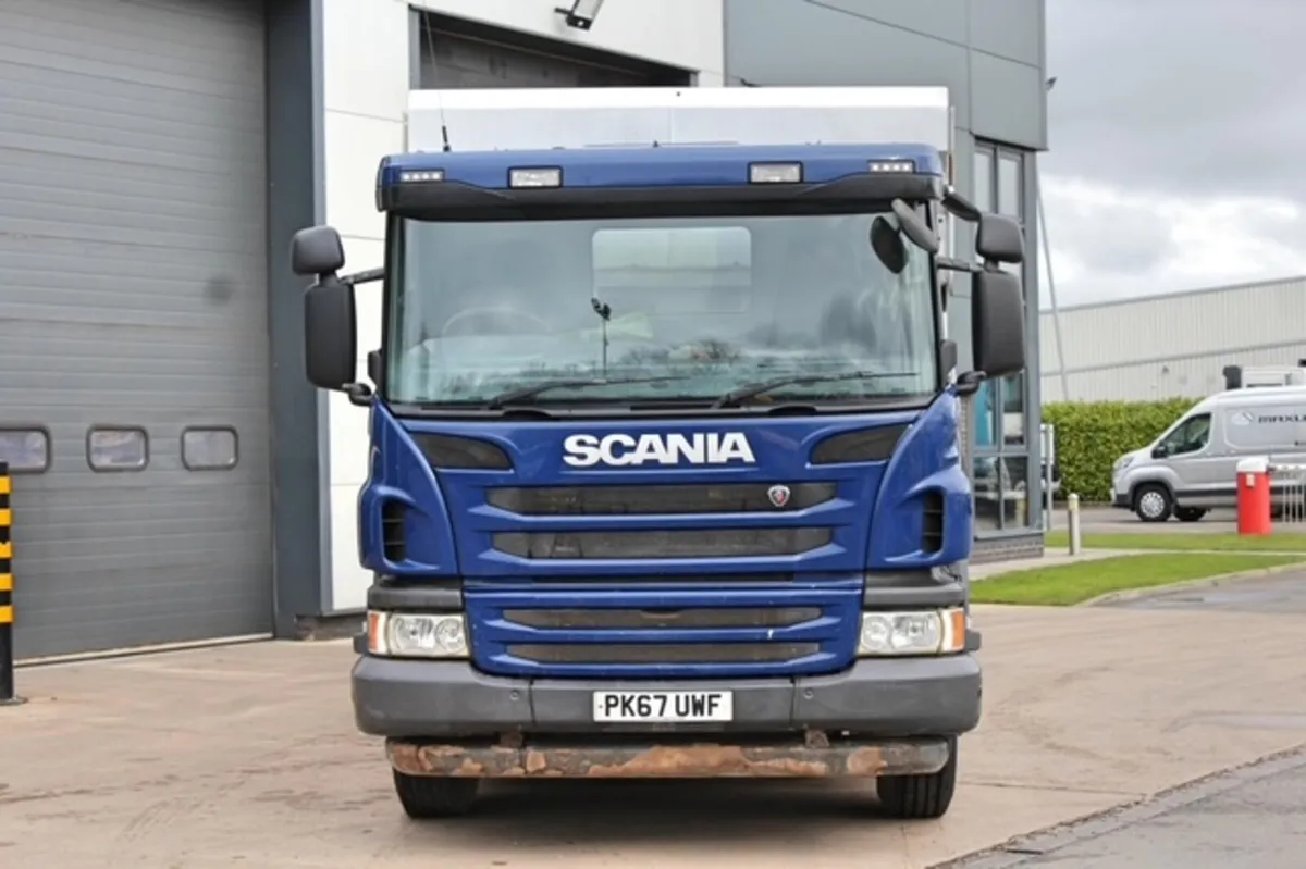 2018 SCANIA P410 8X2 TRIPLE DROP-SIDE ALLOY TIPPER - Image 2