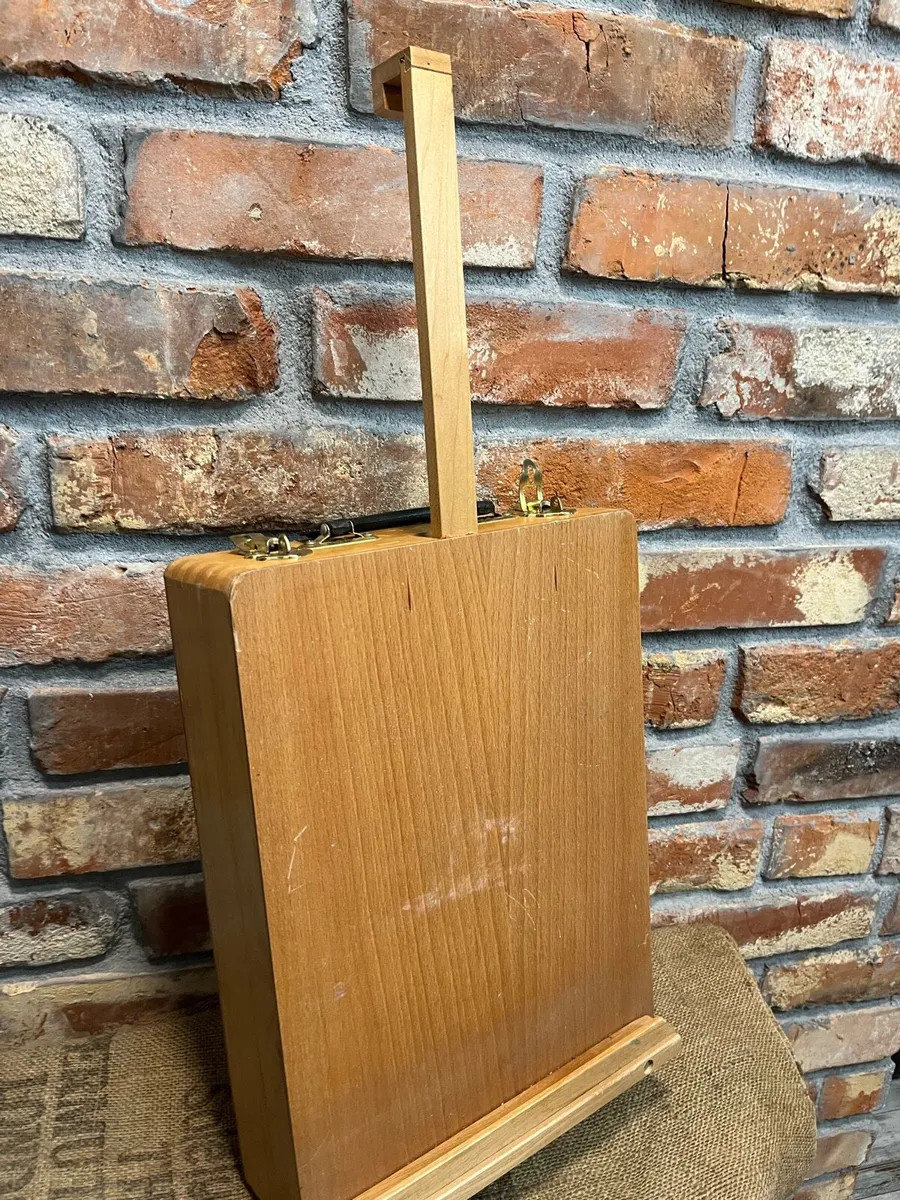 Easel - Image 2