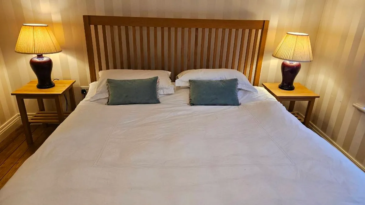 Super King solid oak bed and matching side tables - Image 2