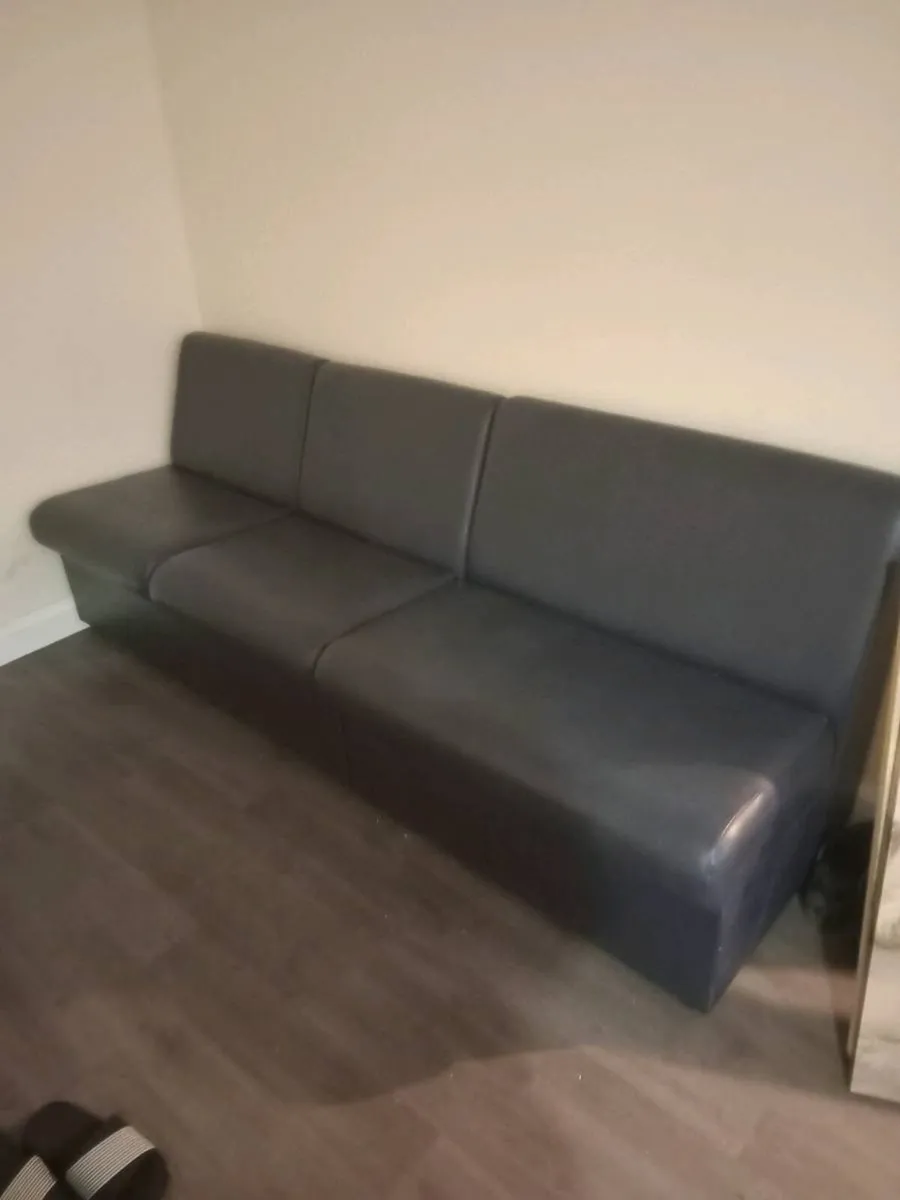 A seat for collection free d8 - Image 2