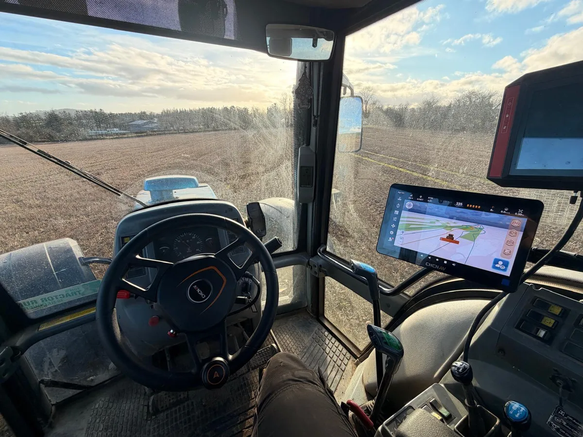 CHC Nav 610 Auto Steer in Modern Classic 8950! - Image 3