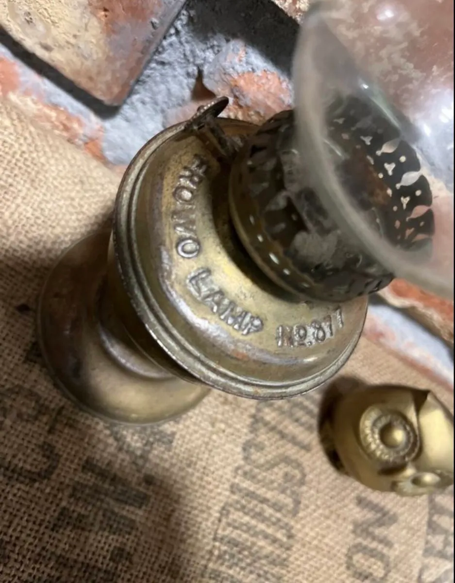 Vintage oil lamp - Image 1