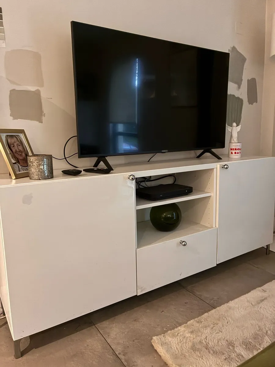 Lounge tv unit