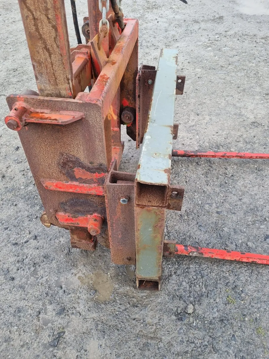 Hi mast bale stacker - Image 1