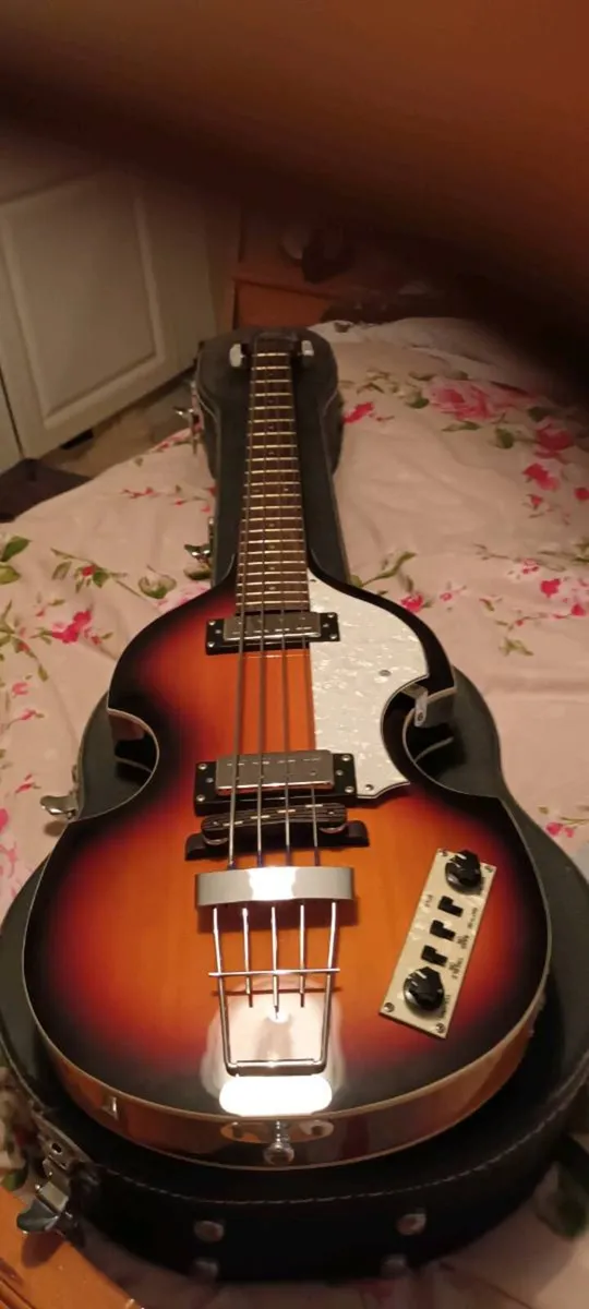 HOFNER BASS GUITAR - Image 1