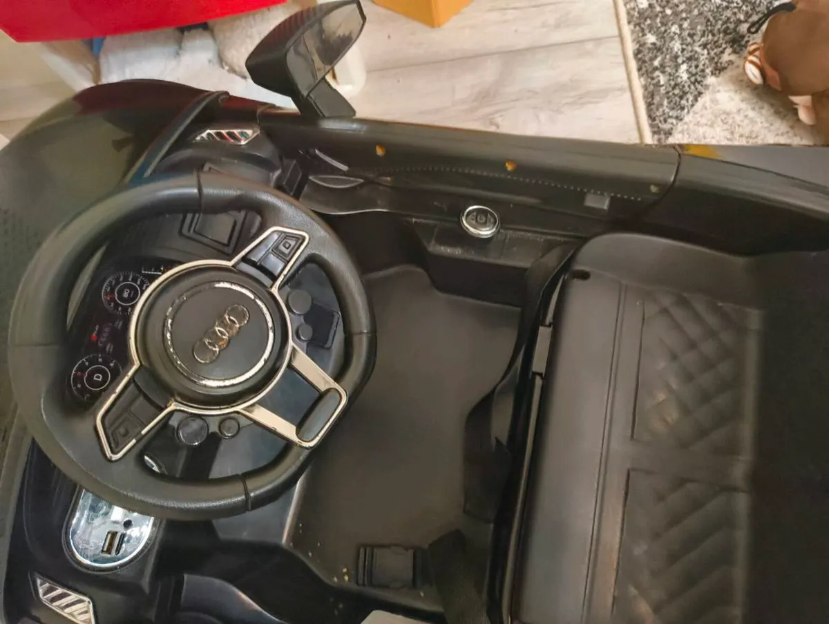 Audi R8 Spyder 12V Electric Ride On Car BLACK - Image 3