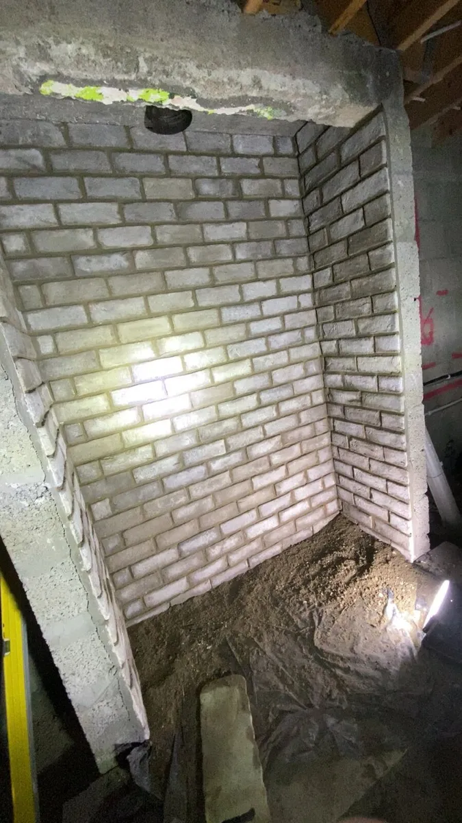 Bricklayers and Roofers - Image 2