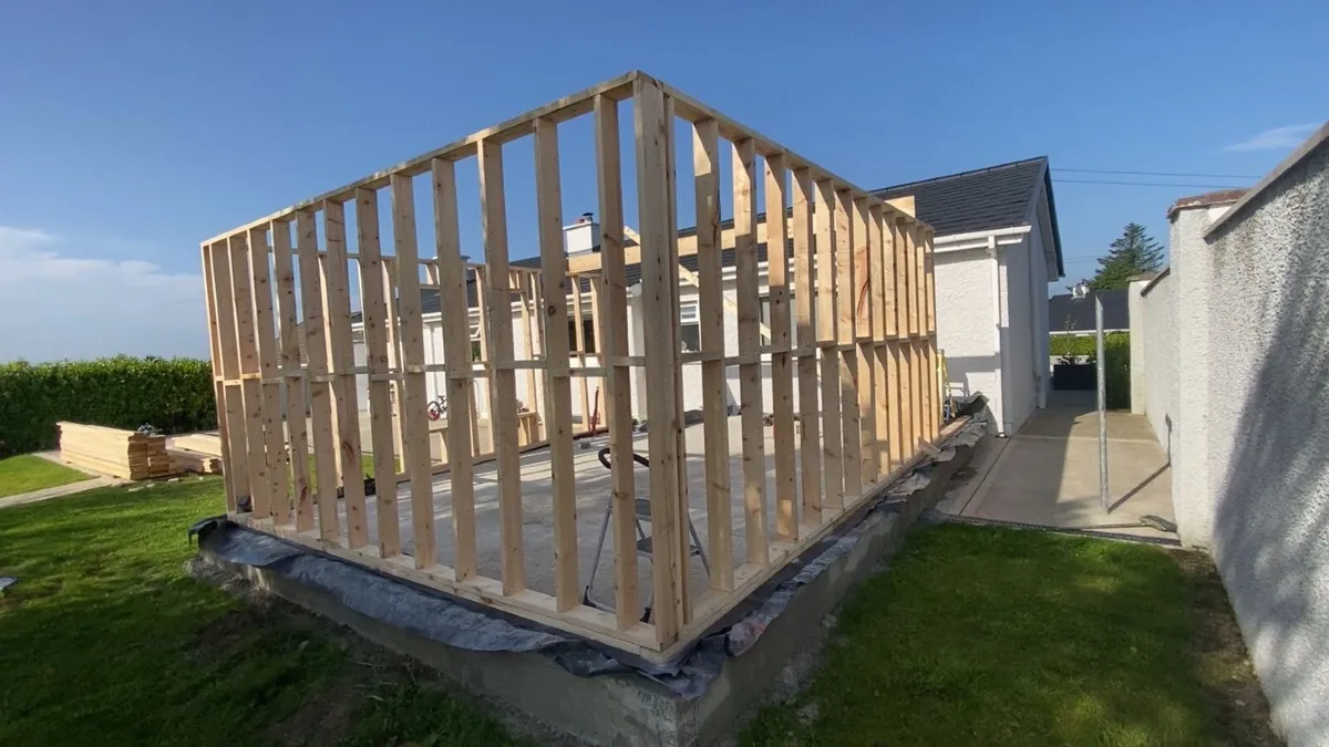 Bricklayers and Roofers - Image 3