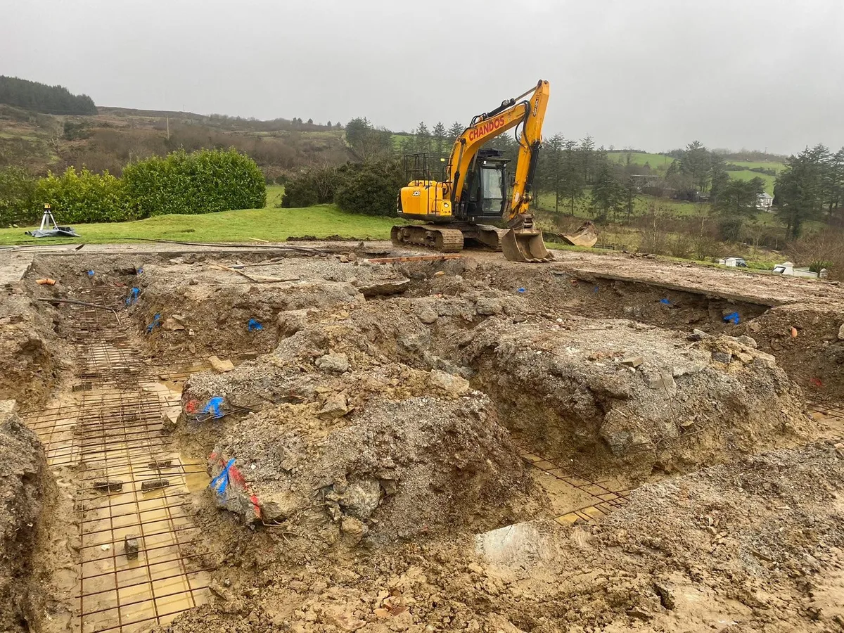 Bricklayers and Roofers - Image 4