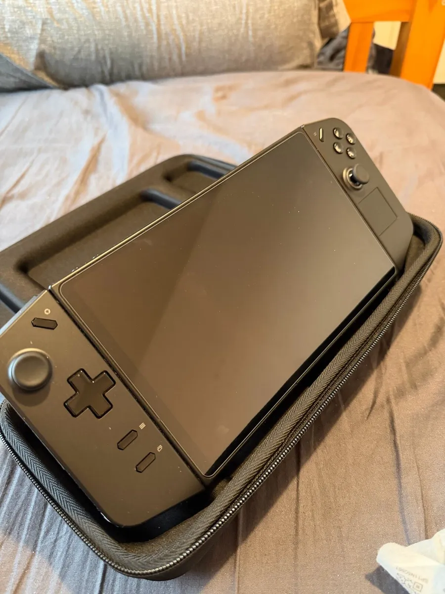 Console Lenovo legion go , 1tb - Image 1