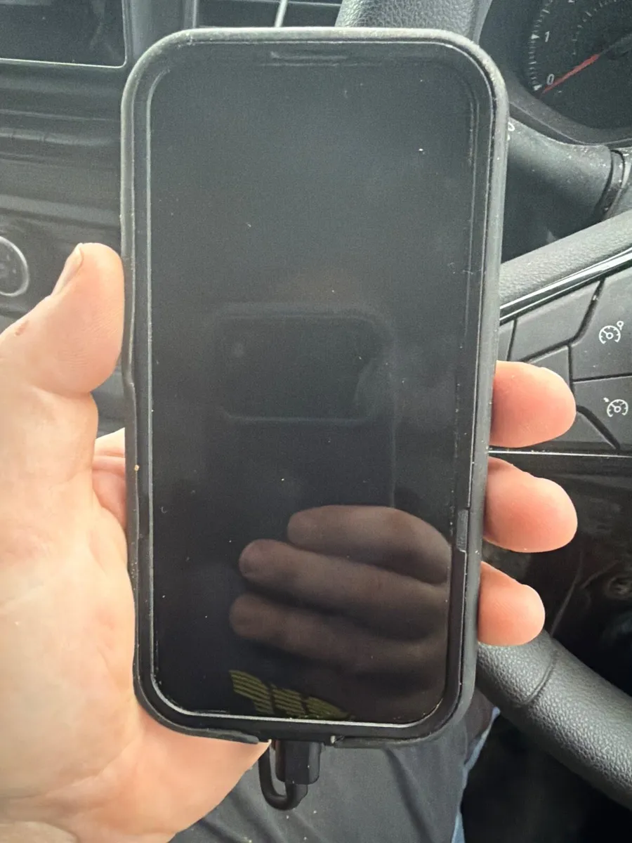 iPhone 15 pro 128g - Image 1