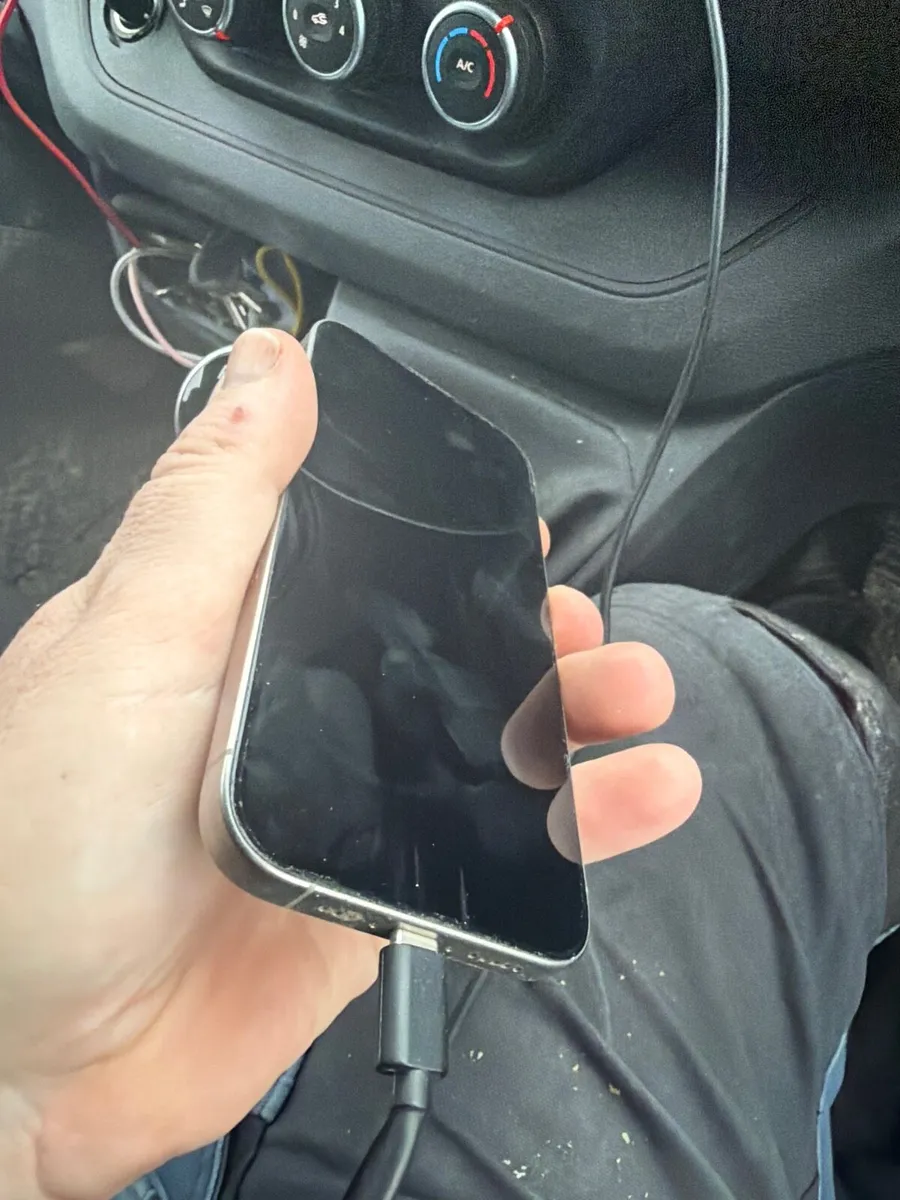 iPhone 15 pro 128g - Image 4