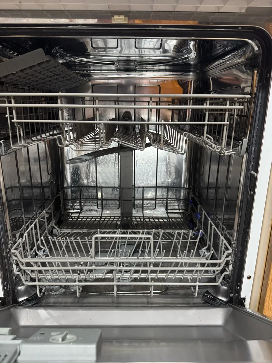 Dishwasher - Image 2