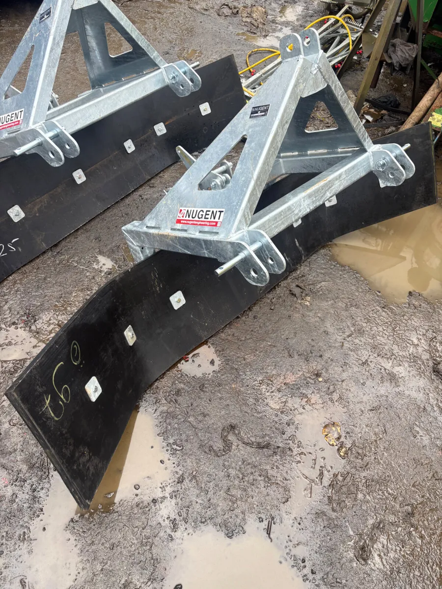 New nugent galvanised yard scraper - Image 1
