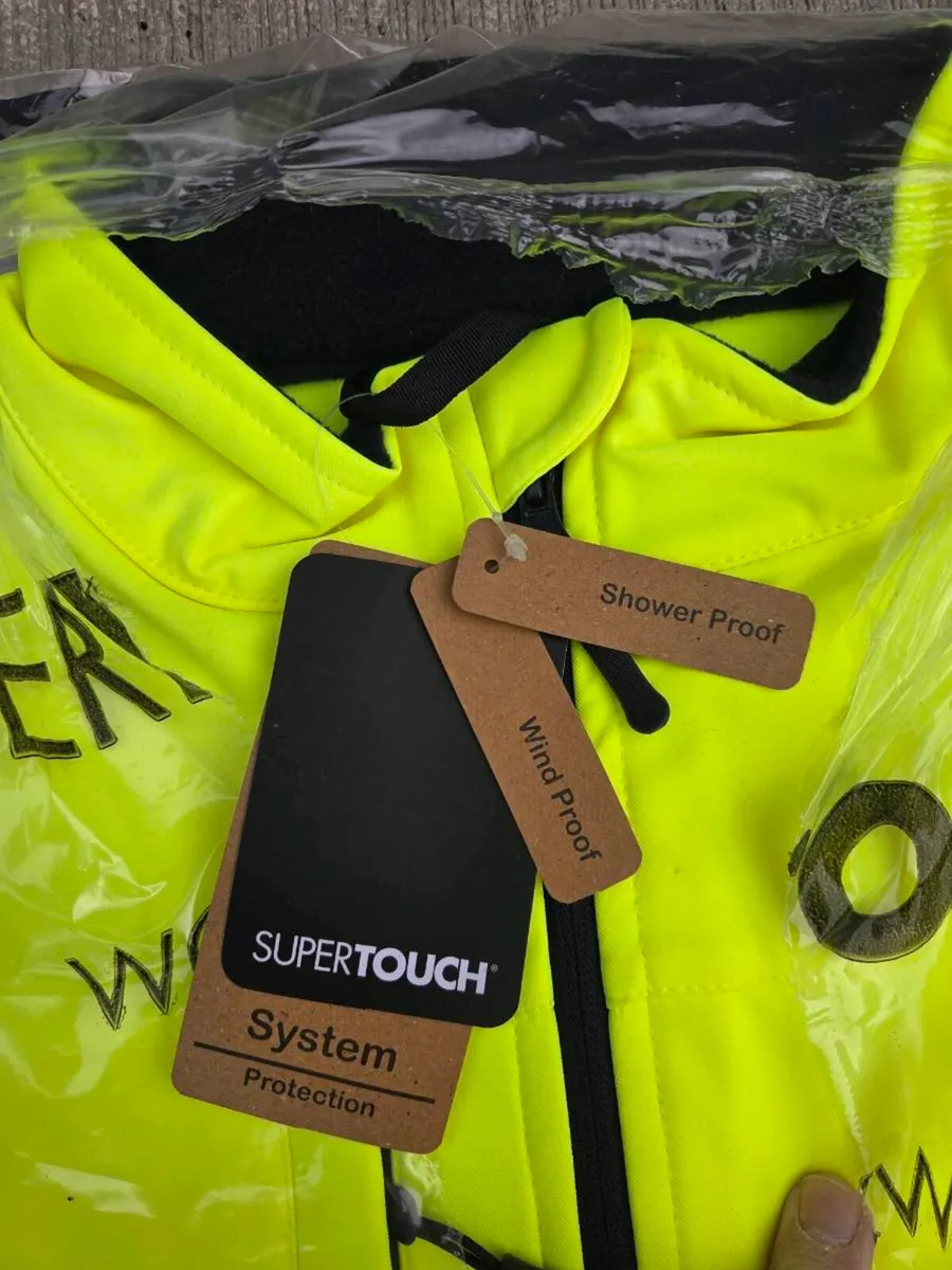 Men's Supertouch Hi Vis Softshell Jacket - Image 2