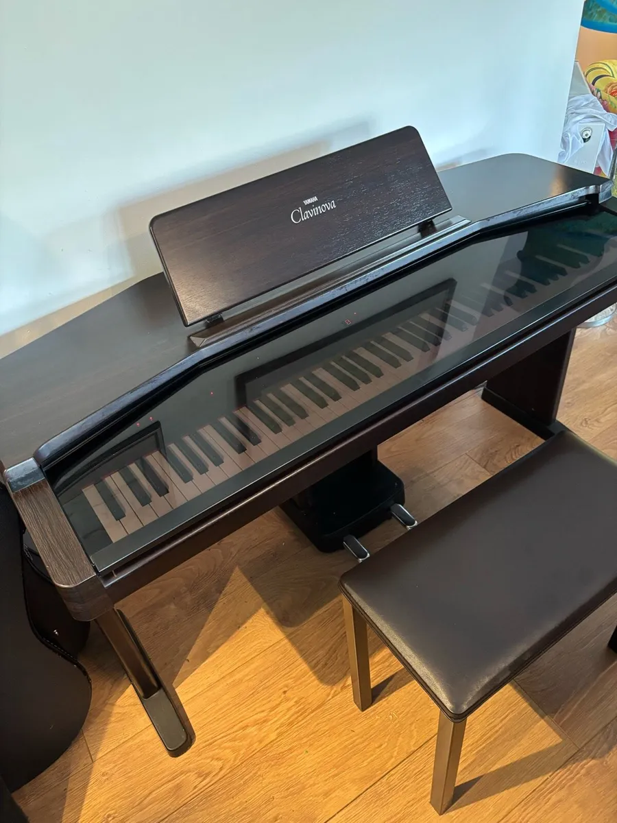 Music keyboard - Image 1